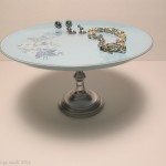 vintage-plate-as-a-jewelry-stand.jpg