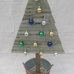 wooden-Christmas-tree-ornaments.jpg