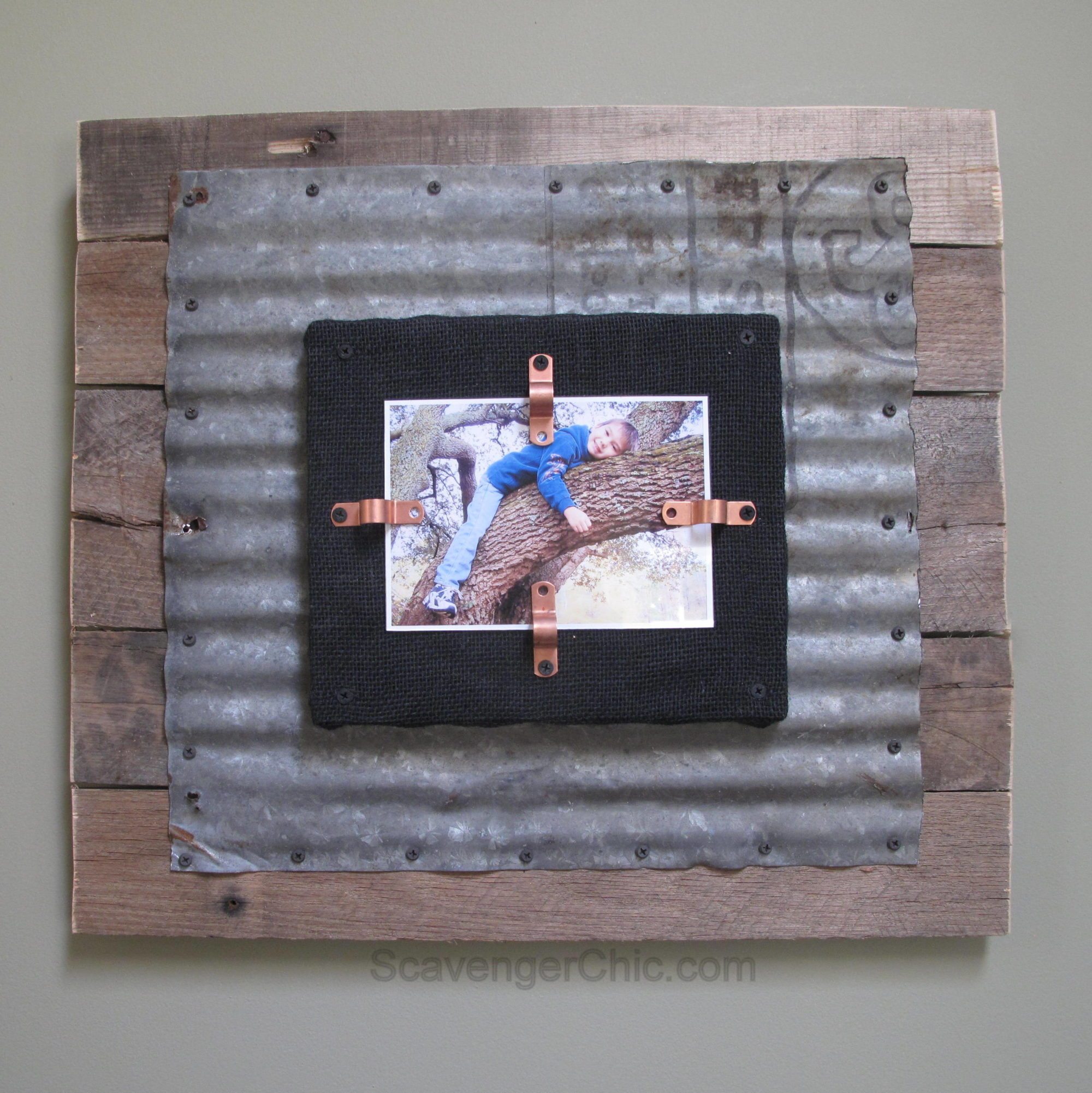 Corrugated Tin and Pallet Wood diy frame 014