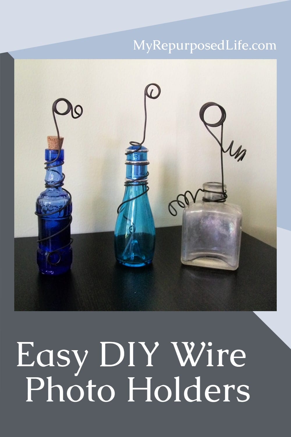 How to make a photo holder using vintage bits and pieces of spindles, and more. Easy project to display your favorite photos. via @repurposedlife