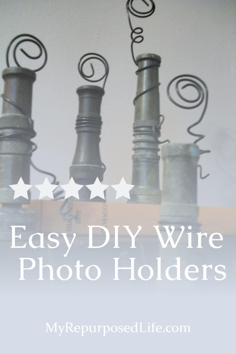 How to make a photo holder using vintage bits and pieces of spindles, and more. Easy project to display your favorite photos. via @repurposedlife