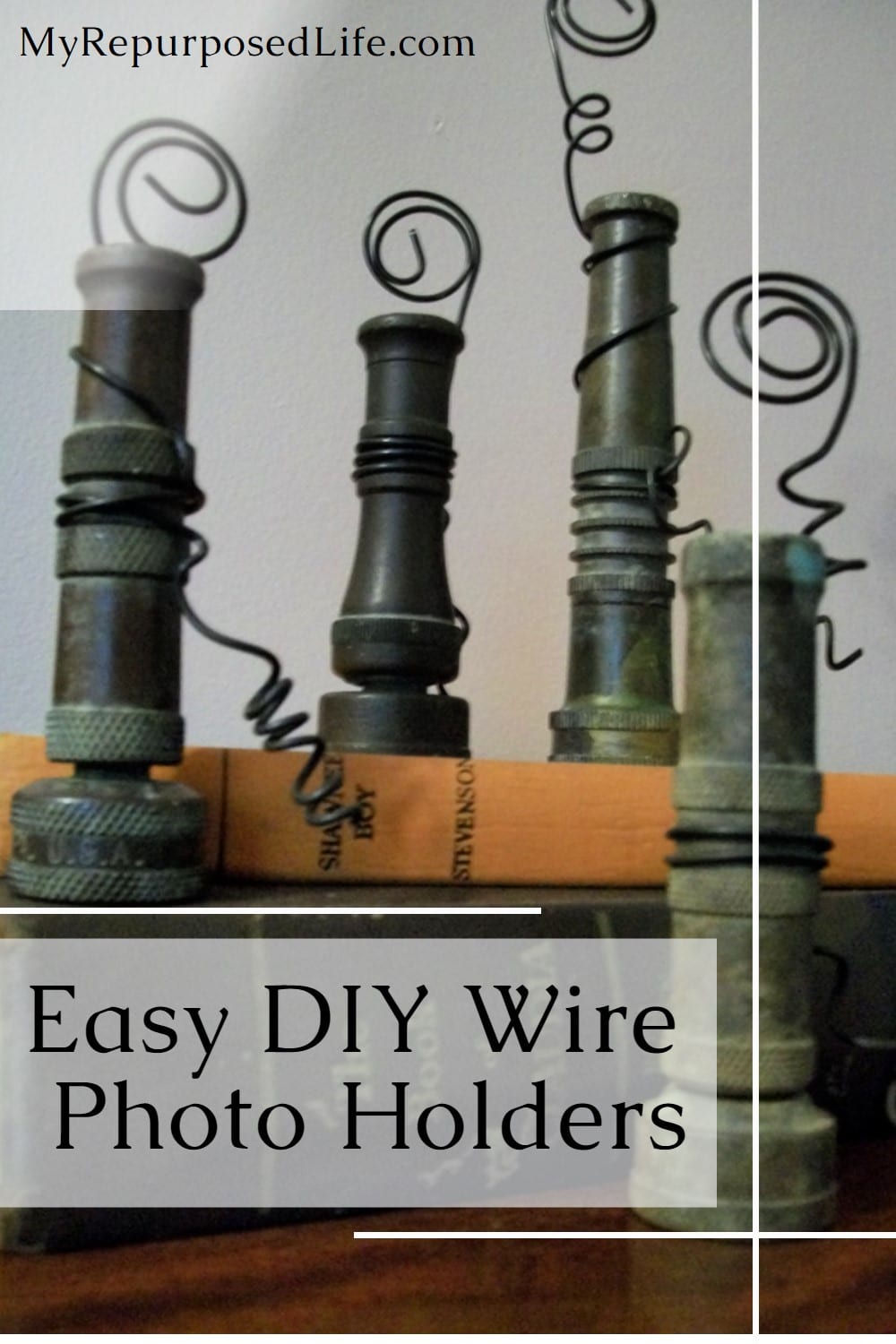 How to make a photo holder using vintage bits and pieces of spindles, and more. Easy project to display your favorite photos. via @repurposedlife