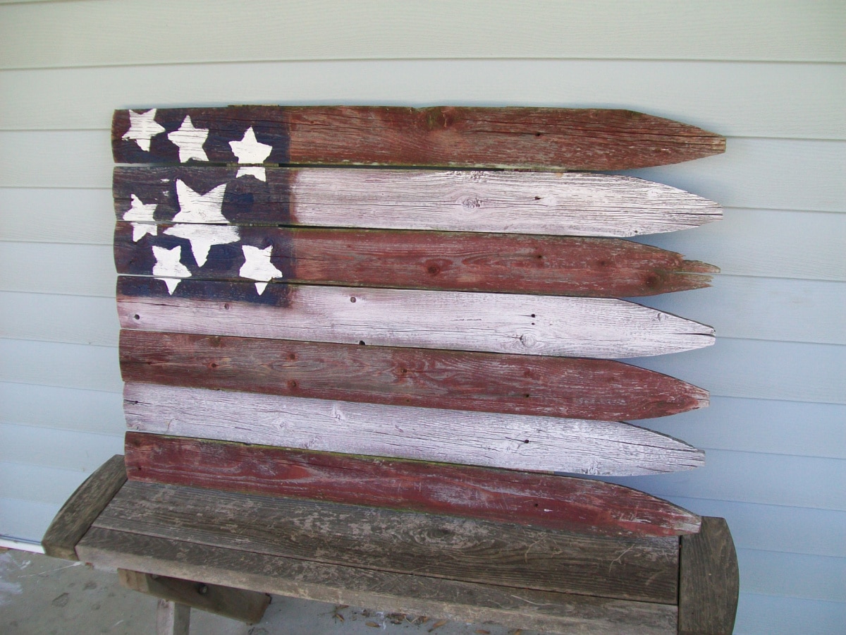 repurposed fence americana flag