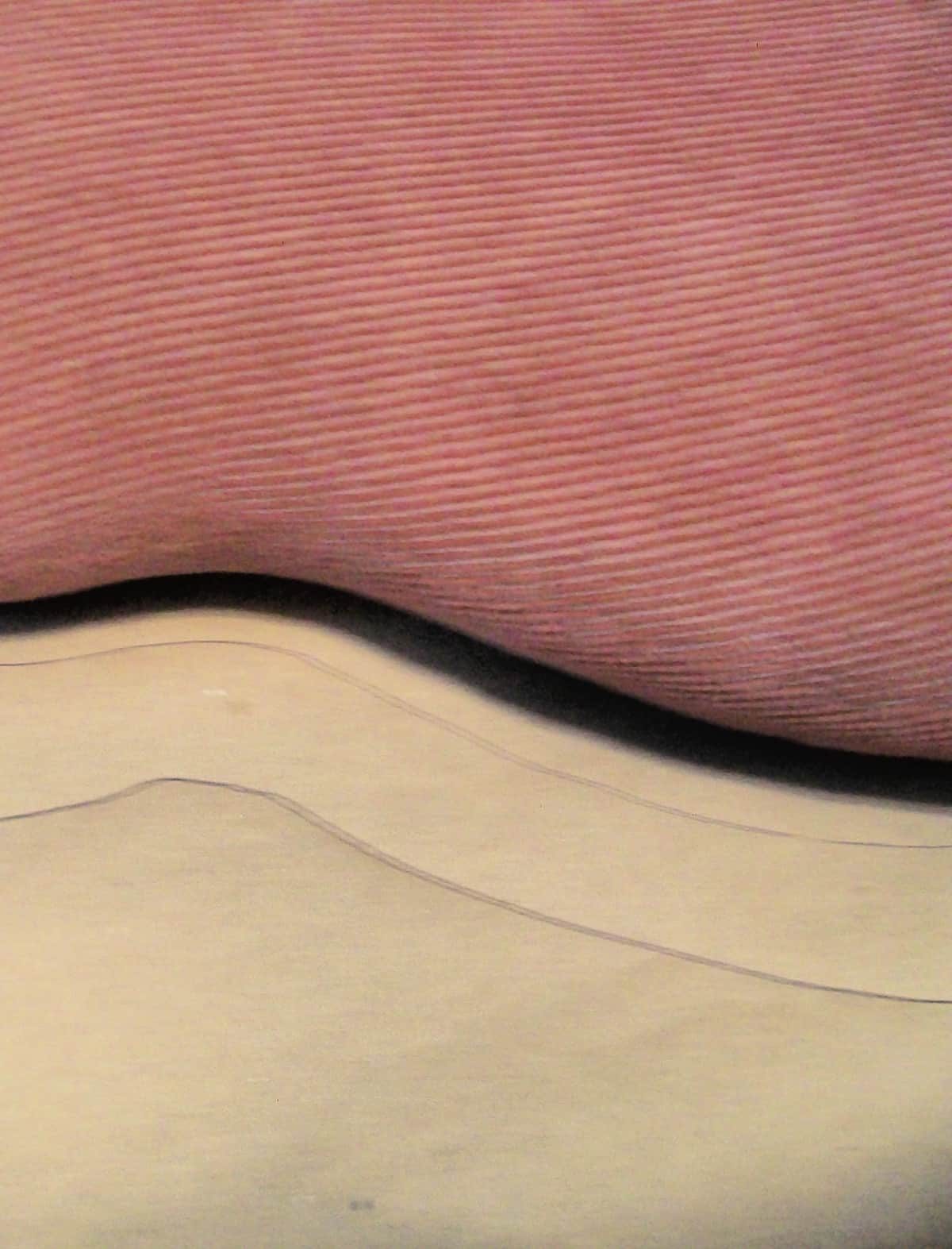 how to outline the back of a chair