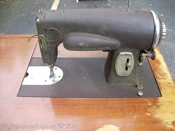 How to remove a vintage sewing machine