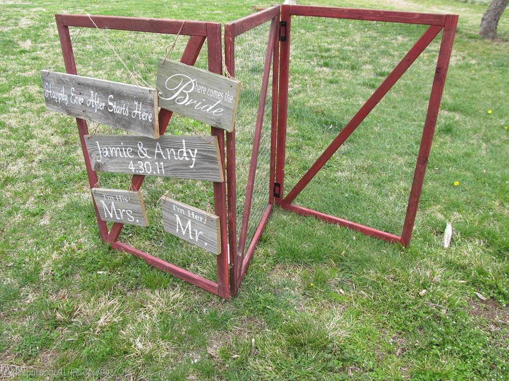 green tri fold display board