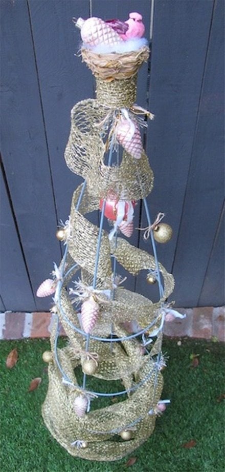 How to make a tomato cage Christmas Tree for a small space in your home, your porch, or entryway. Step by step directions to DIY it. #MyRepurposedLife #MySoulfulHome #repurposed #Christmas #decor #upcycled via @repurposedlife