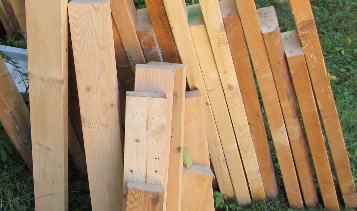inspect scrap wood