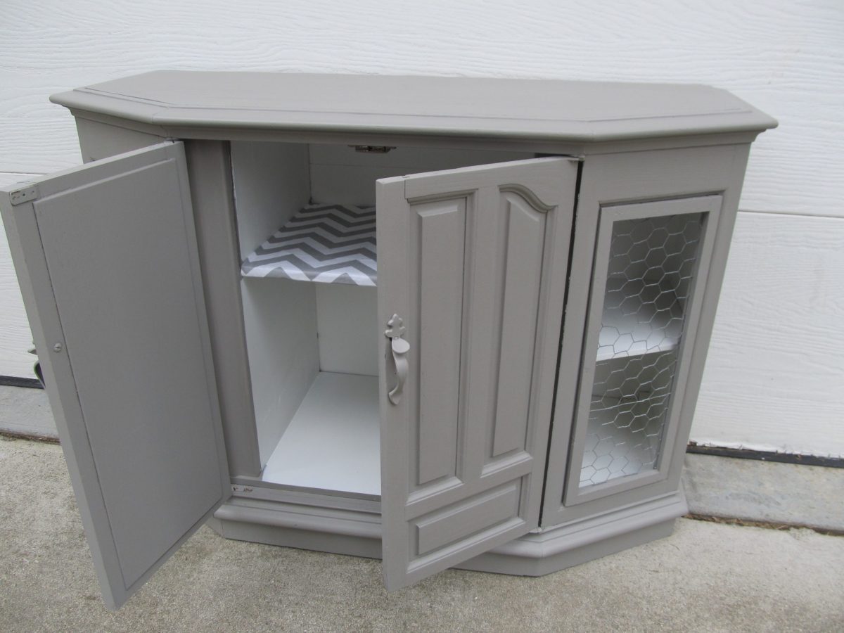 redo-plastic-radio-cabinet