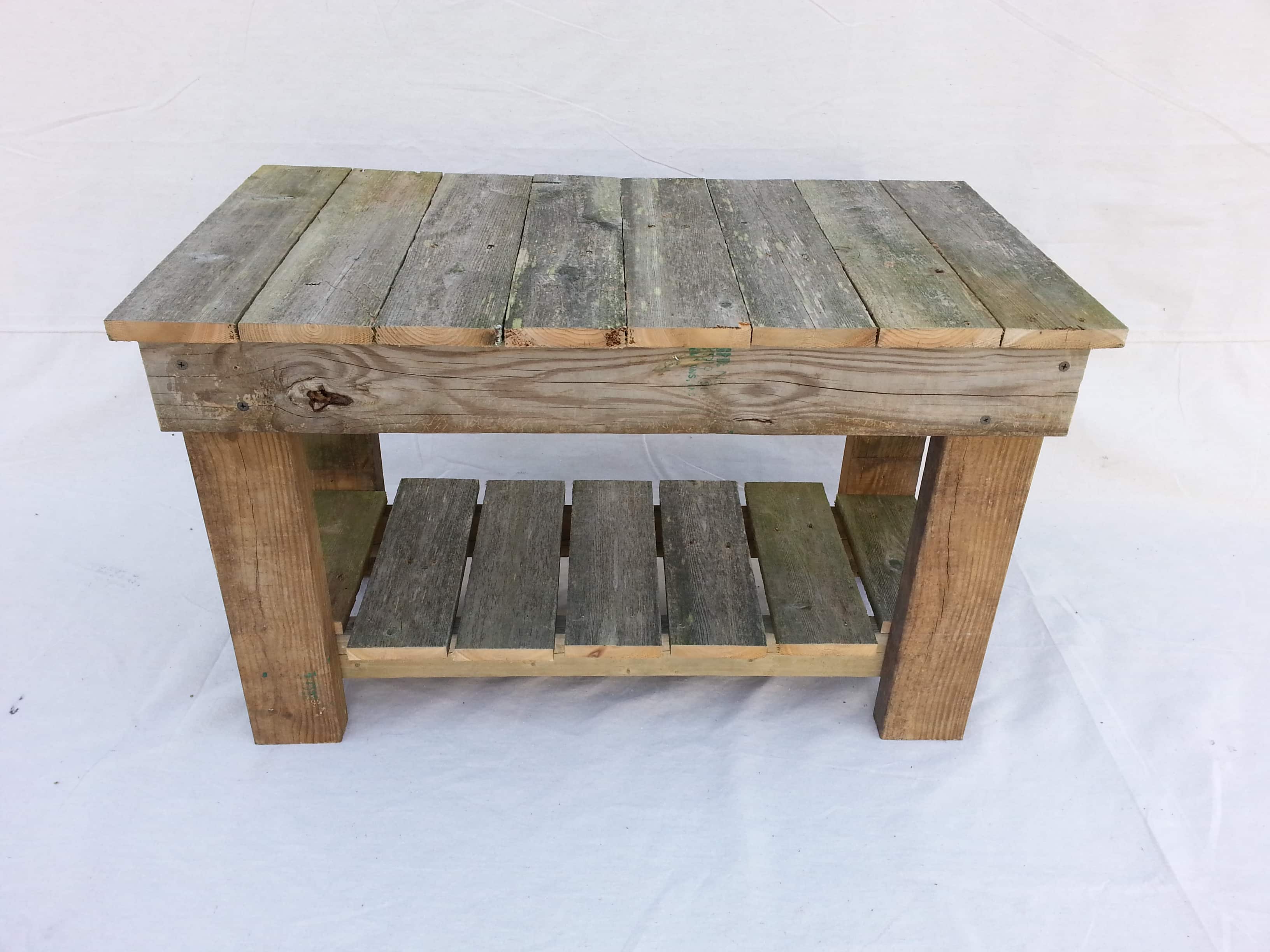 easy DIY small outdoor bench with lower shelf