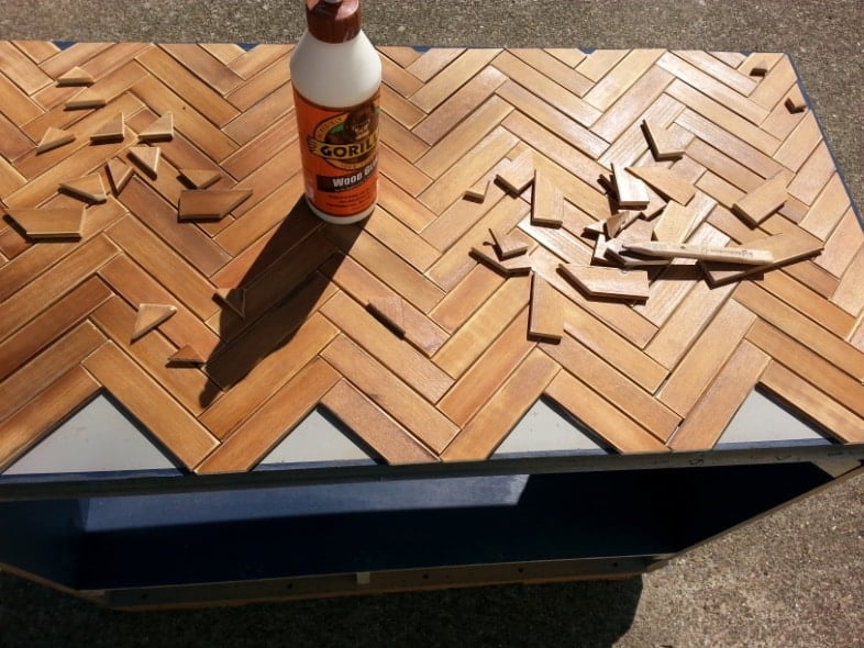 filling-in-corners-wooden-cheveron-table-top