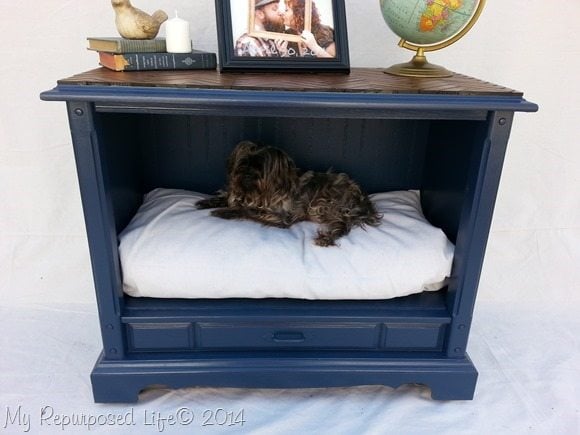 repurposed-tv-dog-bed