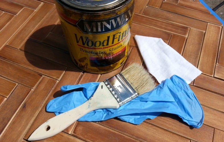 stain-wooden-chevron-slatted-tabletop