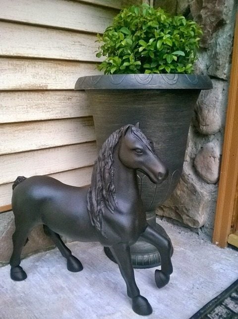 toy-horse-to-garden-sculpture