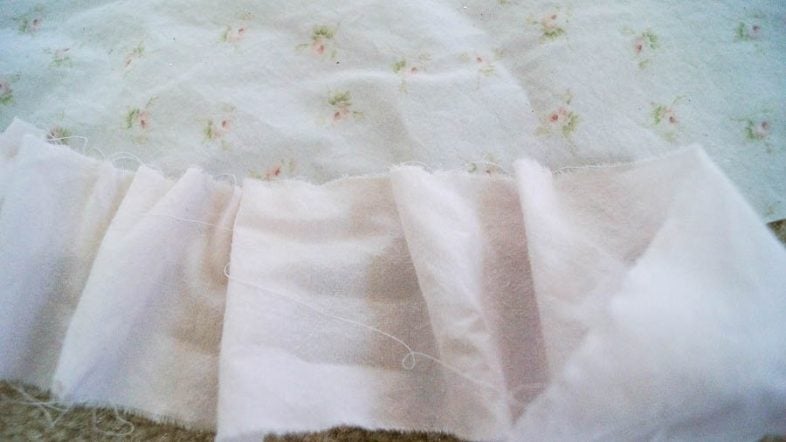 DIY tree skirt no-sew ruffle