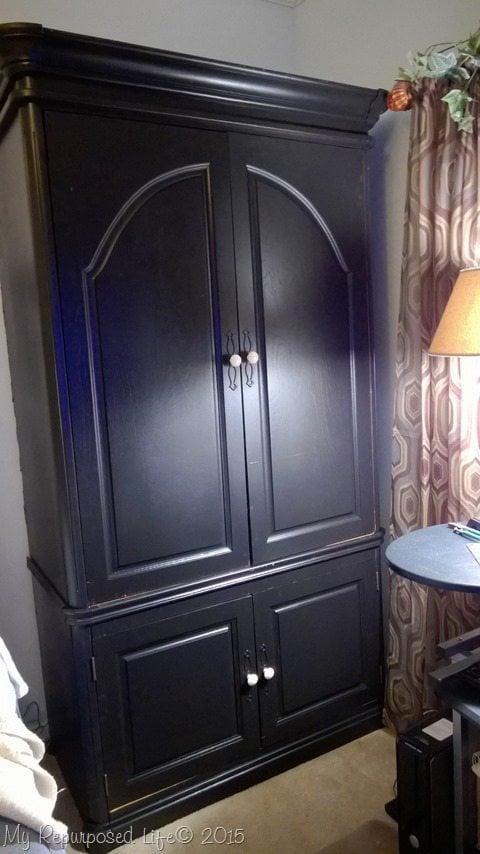 armoire-cut-in-half-easy-fit