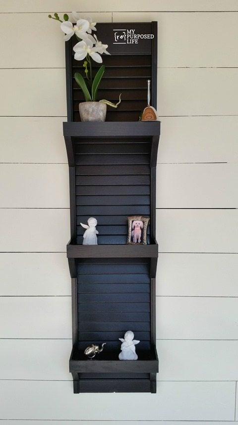 How to make a vertical shutter shelf using a reclaimed shutter or bi-fold door. Only a few scraps needed to complete the project. #MyRepurposedLife #shutter #shelf #diy #project #bi-fold #door via @repurposedlife