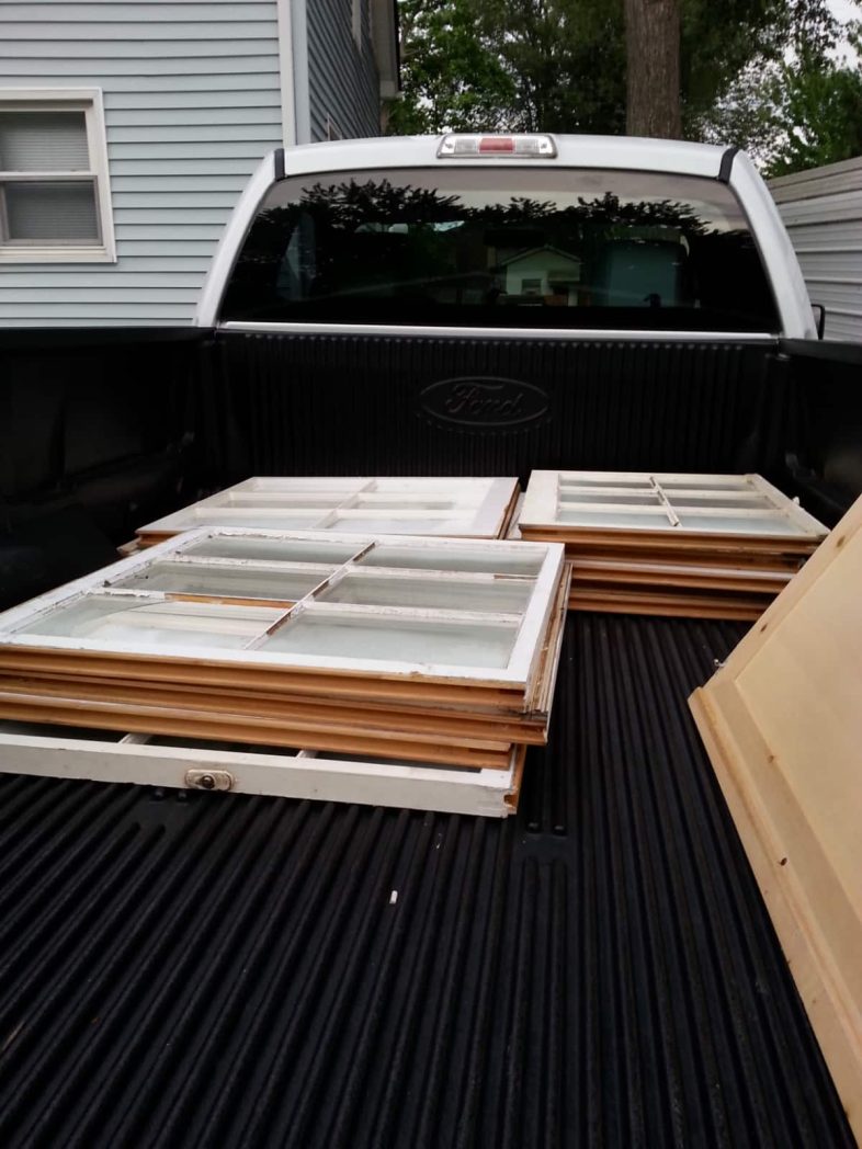 windows in back of pickup truck