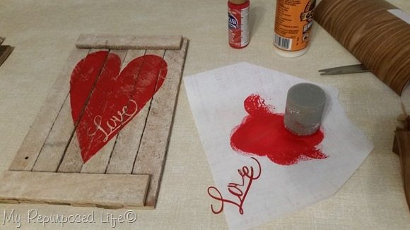 red heart reclaimed wood valentines day DIY decor red-heart-reclaimed-wood-valentine-decor