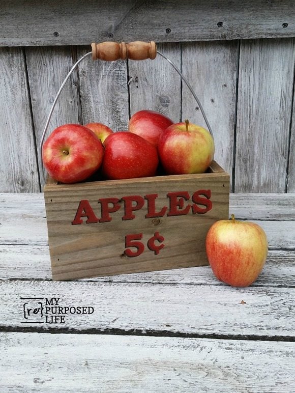 Make your own diy apple caddy for home decor or a centerpiece. This caddy is made from reclaimed fence wood. I love, love, love the special stenciling technique used on this project. #MyRepurposedLife #apple #crate #caddy #repurposed #reclaimed #wood #fall via @repurposedlife