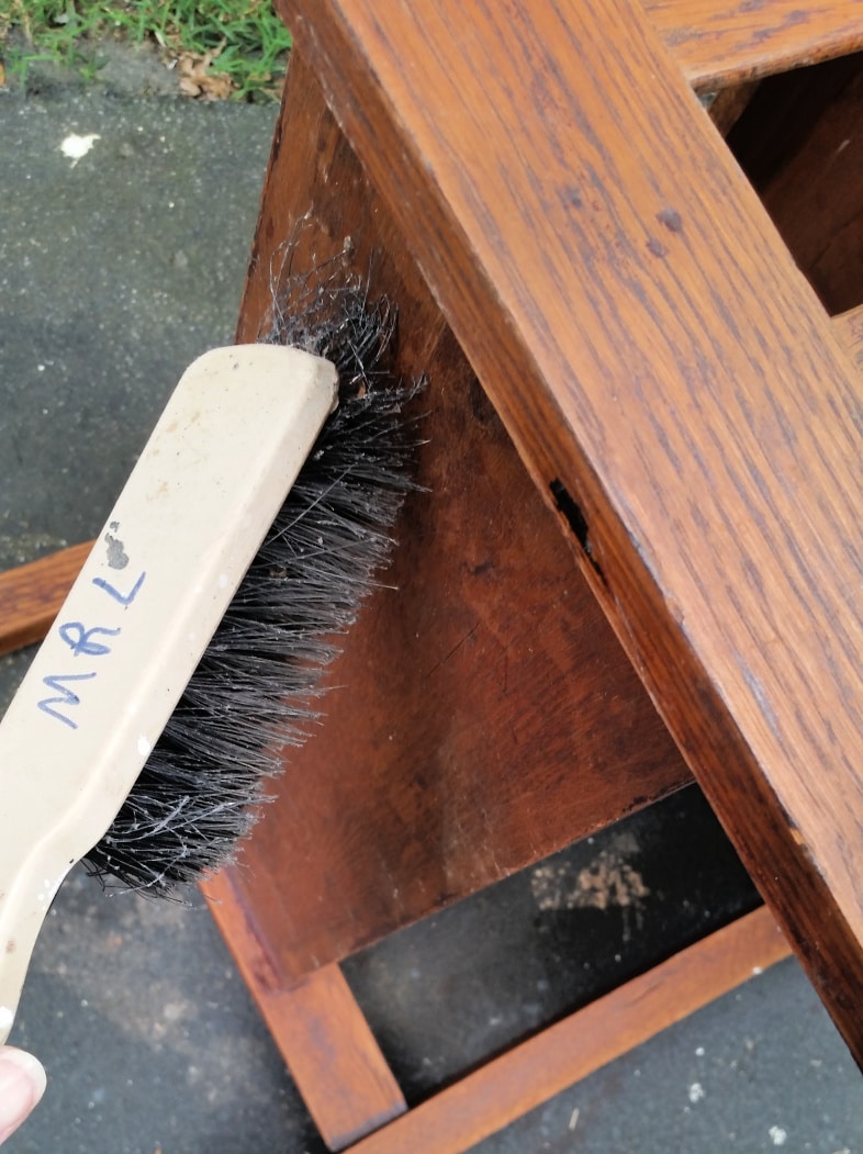 clean and tighten screws