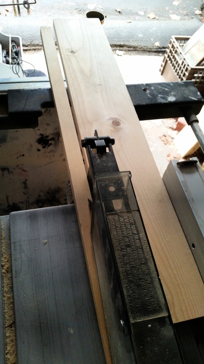 rip 1x6 on a table saw