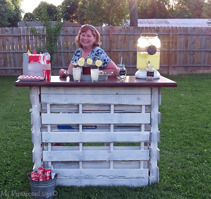 Portable Folding Diy Pallet Bar Great For Weddings Tailgating And More My Repurposed Life Rescue Re Imagine Repeat