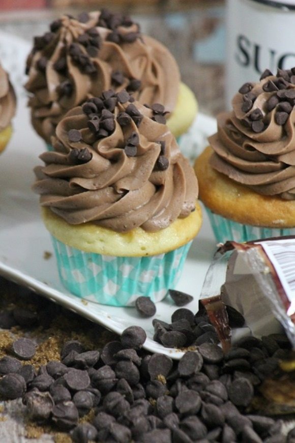 chocolate chip cookie dough cupcakes