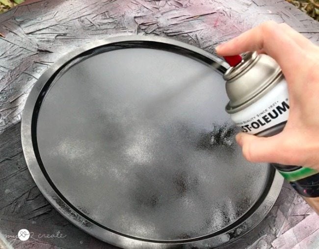 spray paint pizza tray with chalkboard paint