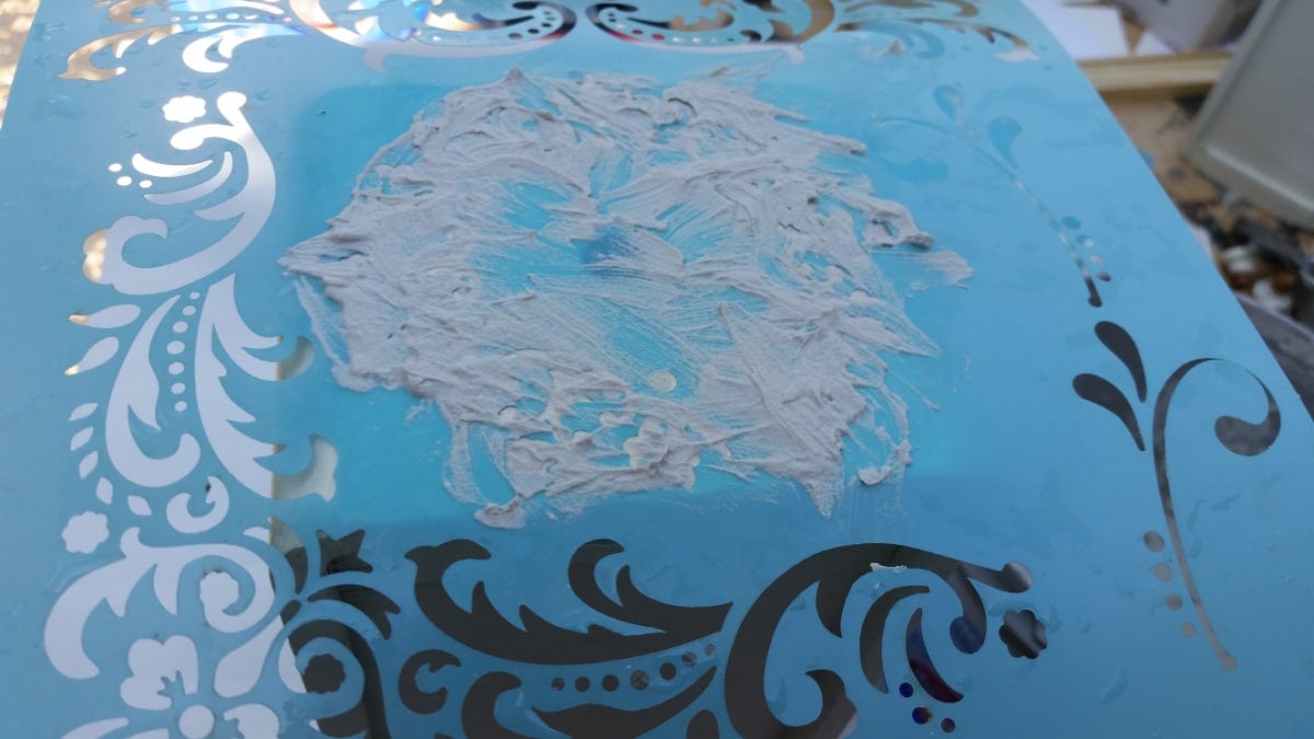 textured-stenciling-spackling