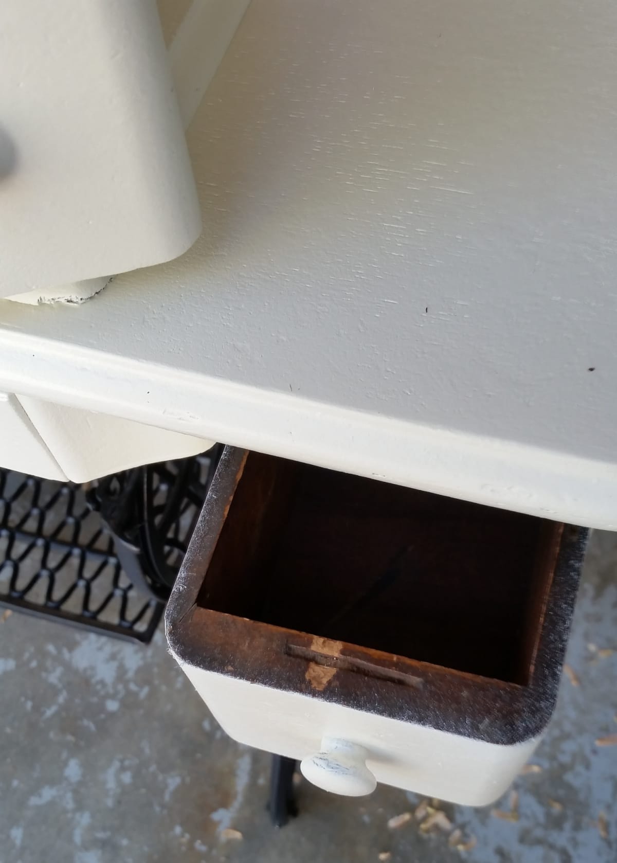 treadle-sewing-machine-drawers