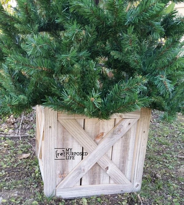 how to Christmas Tree Box the perfect alternative to suing a tree skirt MyRepurposedLife.com