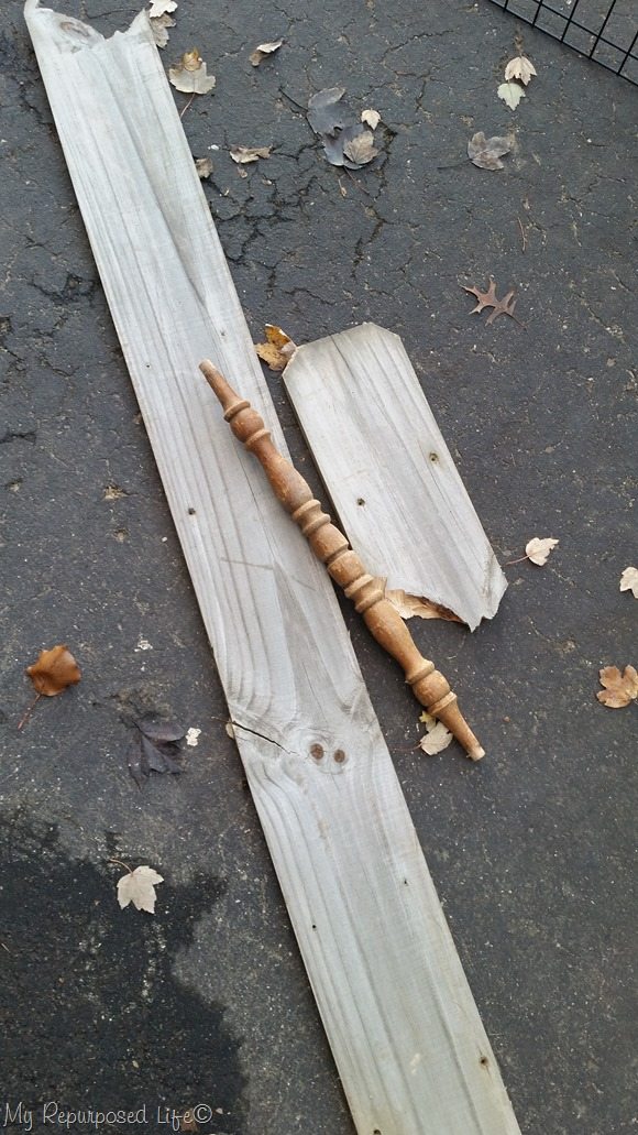 make a wooden spindle sign for Christmas