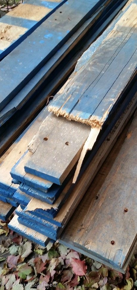 blue pallet wood