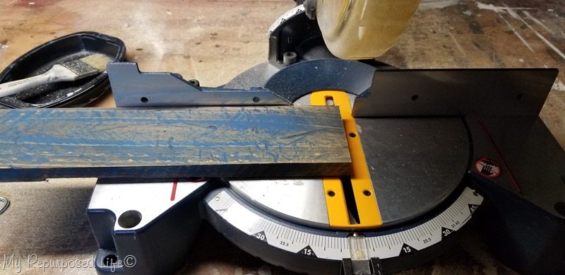 cut boards on miter saw