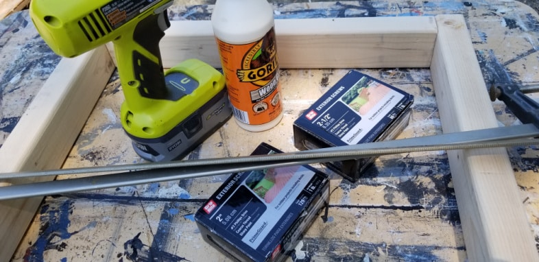 build pallet board table base- boards, screws, clamp