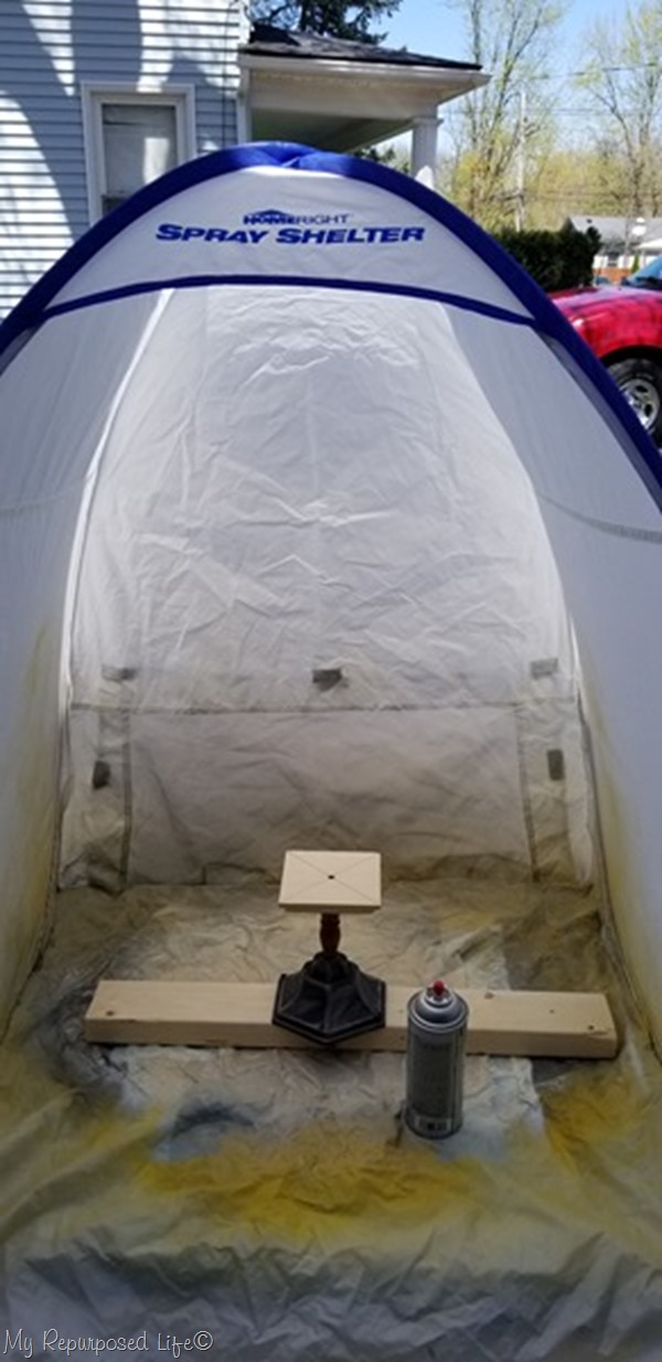 spray paint projet in small spray shelter