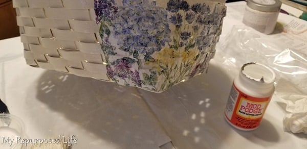 how to decoupage a woven basket with napkins