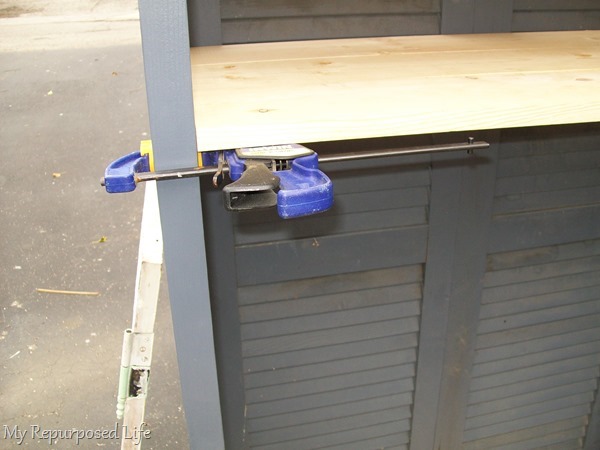how to use a quick clamp to support a shelf during installation
