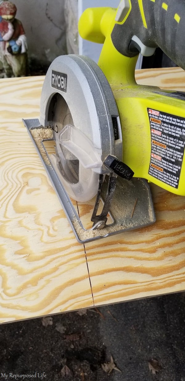 cross cut plywood with battery circular saw