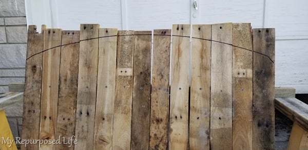 draw an arched design for back of pallet loveseat bench
