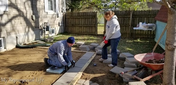 placing pavers in patio