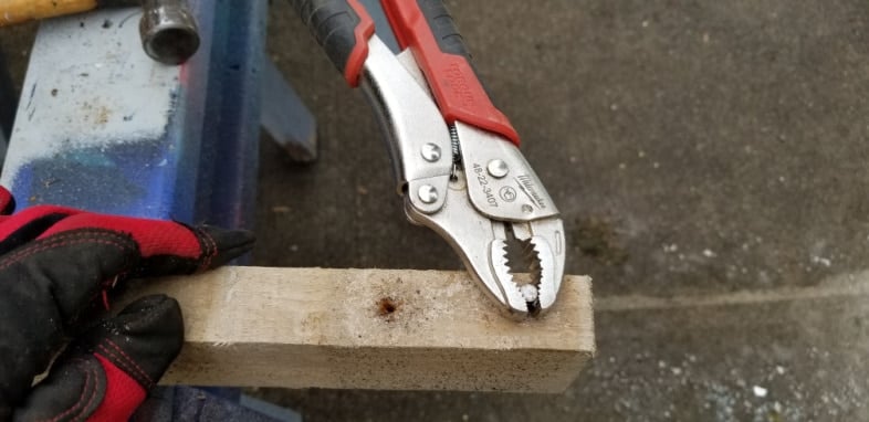 how to remove a stubborn nail from a pallet