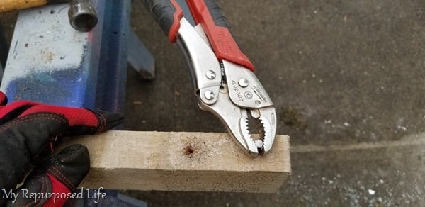 how to remove a stubborn nail from a pallet
