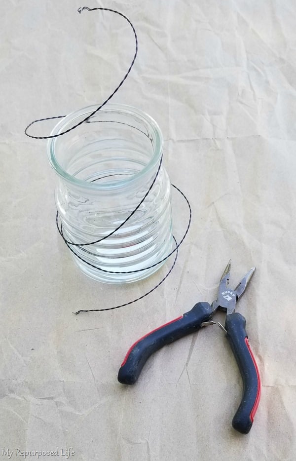 ribbed candle holder with wire