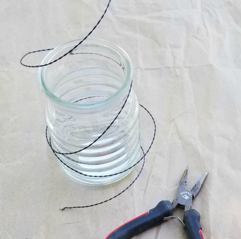 ribbed candle holder with wire