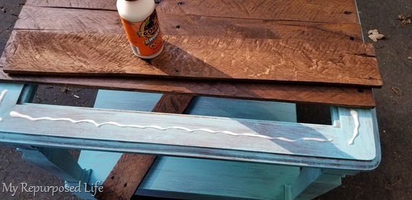 attach pallet table top using wood glue