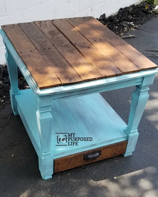 rustic side table with pallet board top MyRepurposedLife