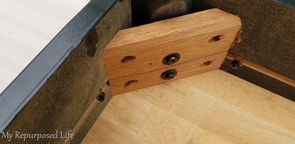 how to remove sofa table top from base