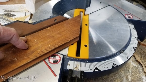 trim picture frame on miter saw